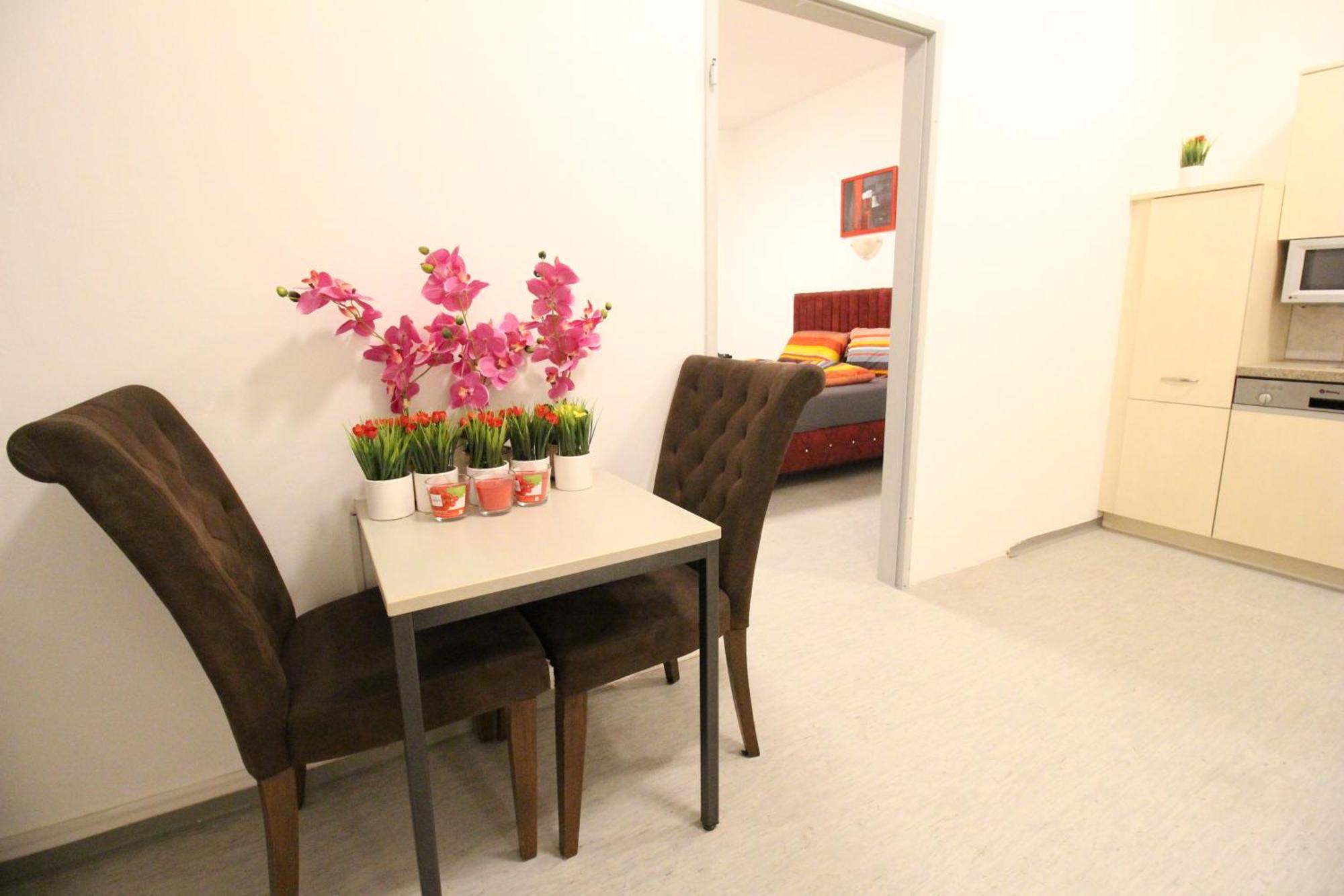 Zx Quad Room In Meidling Vienna Exterior photo