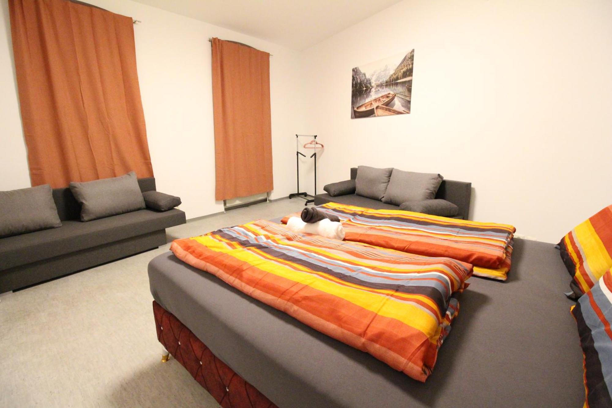 Zx Quad Room In Meidling Vienna Exterior photo